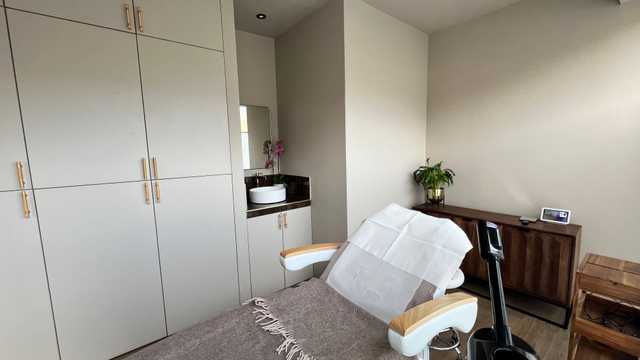 Beauty Therapist