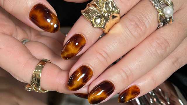 Nail tech