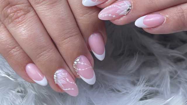 MANICURISTA/ESTETICISTA