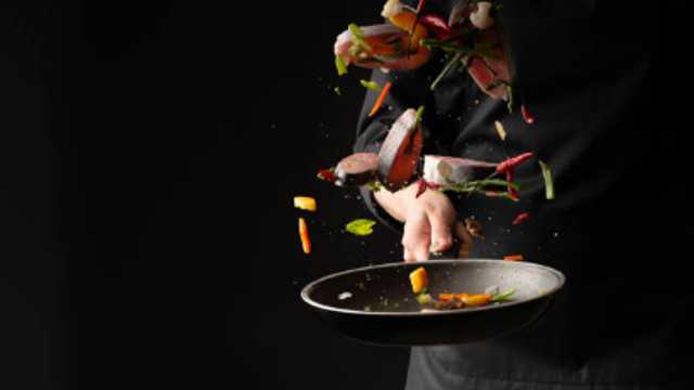 COCINERO/A PARA RESTAURANTE MEDITERRANEO EN L'EIXAMPLE 1550€ - 1700€