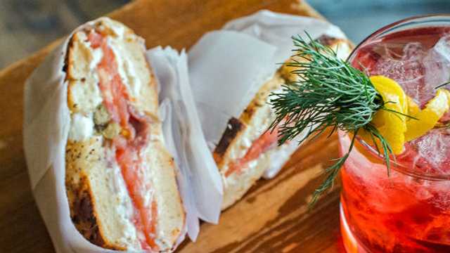 Cociner@ terraza sandwiches y vermuts