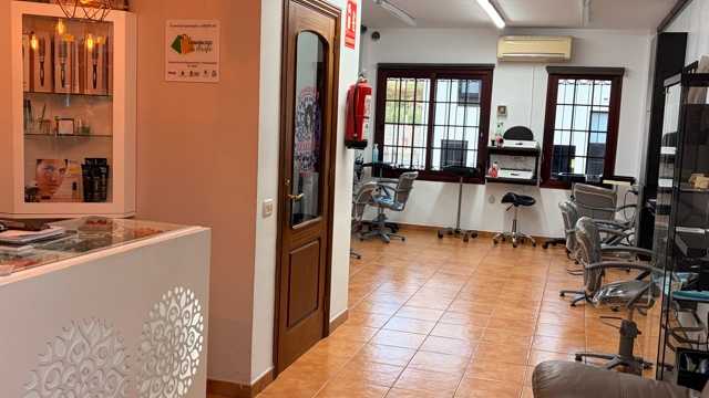 Peluquera y ó esteticien