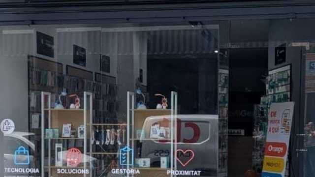 Comercial de Tienda y Servicios (Jornada Tarde)