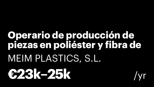 Operario de producción de piezas en poliéster y fibra de vidrio