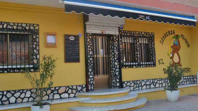Camarero/a de Barra y Ayudante de Cocina