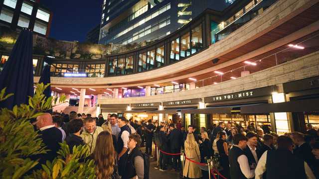 Head Waiter / Waitress