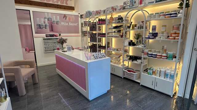 Manicurista orientada a ventas