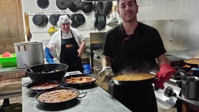 Ayudante/a de Cocina y Limpiador/a
