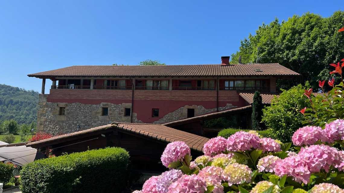 hotel Usategieta cover image