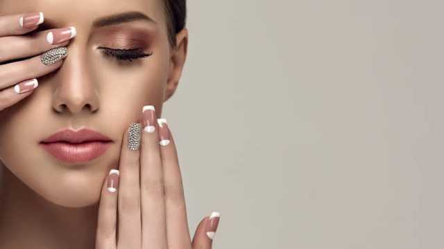 Manicurista y maquilladora