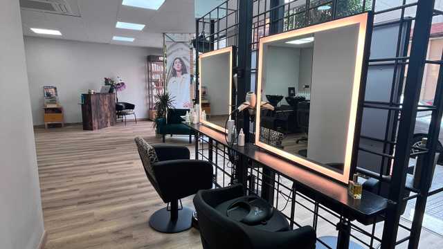 Oficial de Peluquería