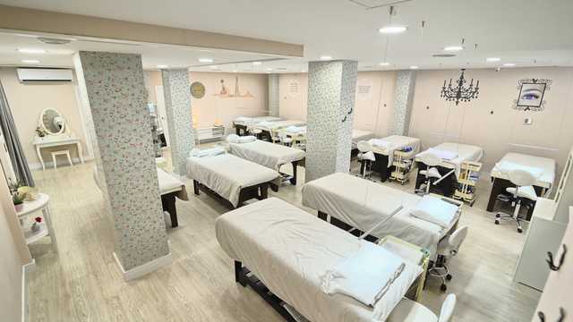 Técnica en extensiones de pestañas