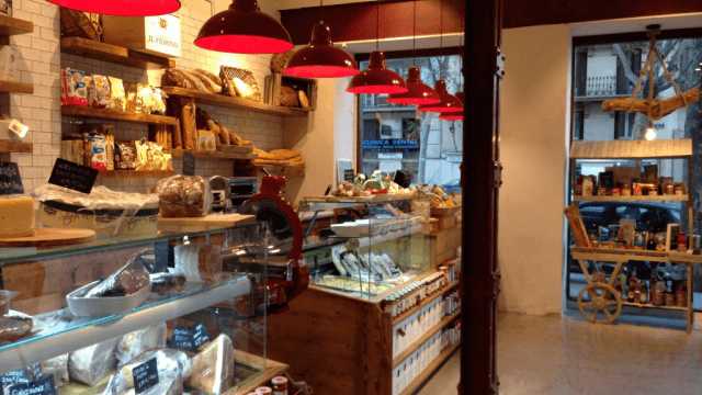 CAMARERO JORNADA COMPLETA O PARCIAL