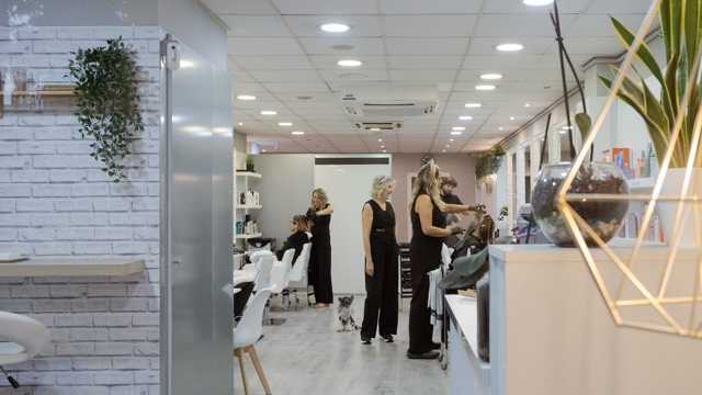 Oficial de Peluquería