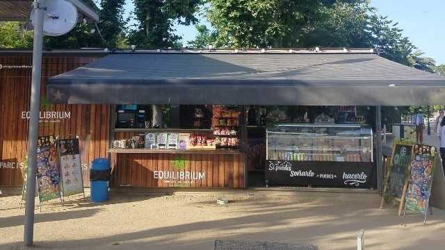 Servicio en barra en chiringuito