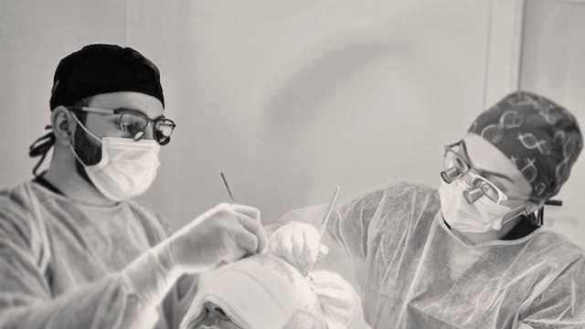 Enfermo/a en clínica médico estética y capilar