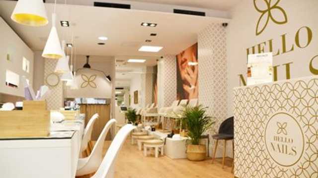 Manicurista o Técnica de Uñas Acrílicas