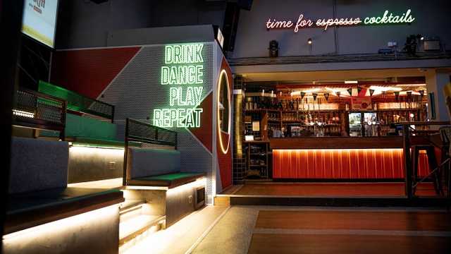 Bar & waiting staff