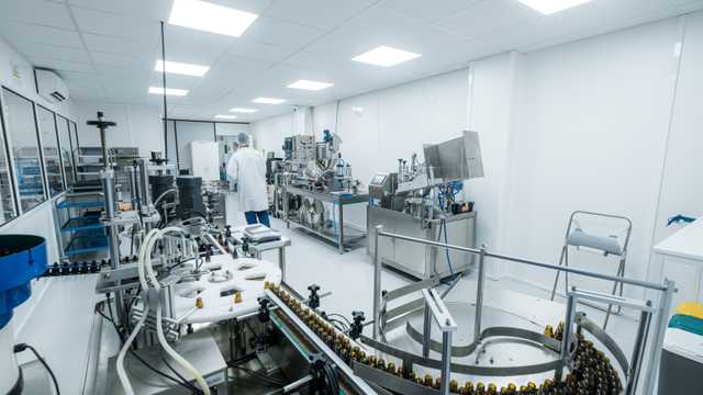 Operario de laboratorio cosmético