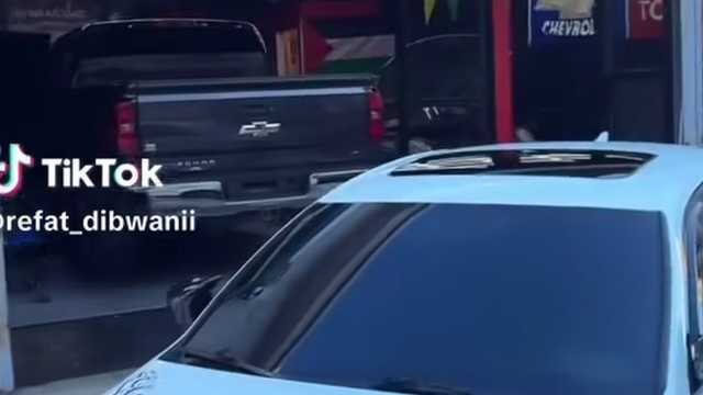 Automotive Window Tint Installer