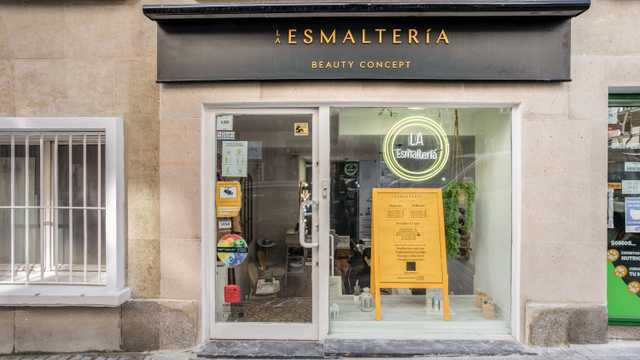 Esteticista y manicurista