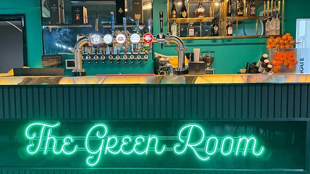 Bar / Waiting Staff