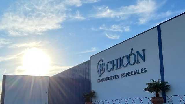 Camionero servicio de bañeras para obras públicas