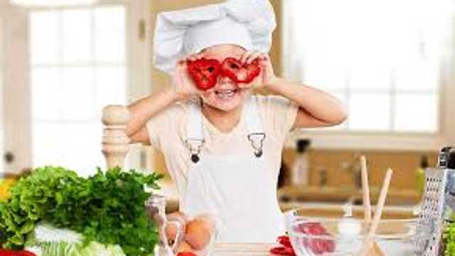 PROFESIONAL EN TALLERES DE COCINA CON MENORES