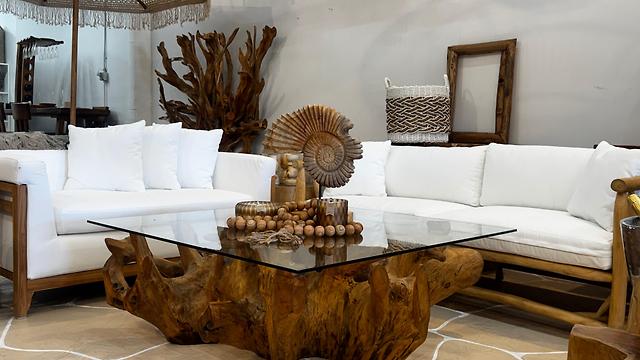 Warehouse Associate – Furniture & Décor