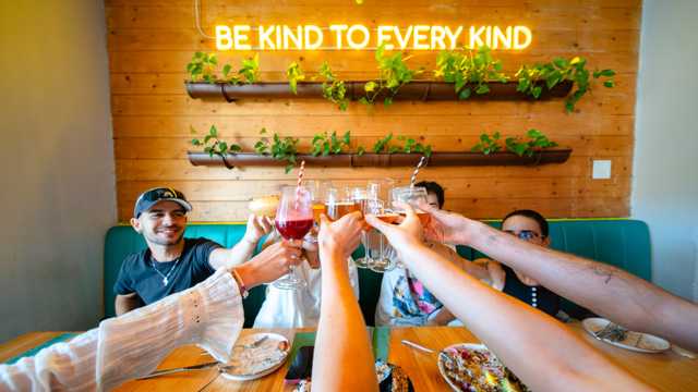 Camarer@ extra / fines de semana (Restaurante vegano, centro Málaga)