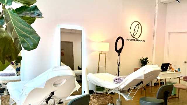 PMU Artist / PMU Trainee