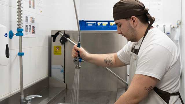 SAONA C.C AQUA - Ayudante/a de Cocina/Friegue