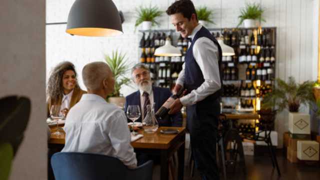 CAMARERO/A DE SALA PARA RESTAURANTE EN SANT JOAN DESPI