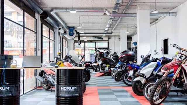 Mecánico de motos , oficial de 1 o 2