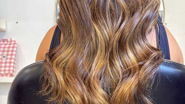 Oficial de Peluquería
