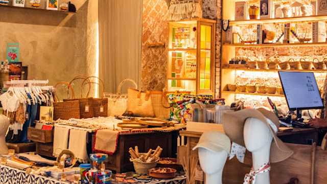 Dependienta de moda & decoración / Concept Store