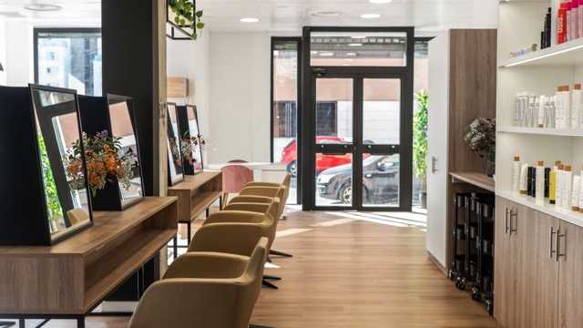 Oficial de Peluquería