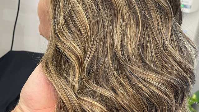 Oficial de Peluquería