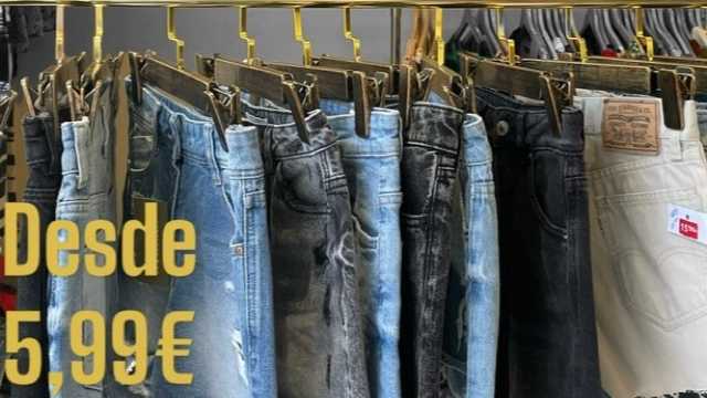 Dependenta de botiga I comerç electrònic