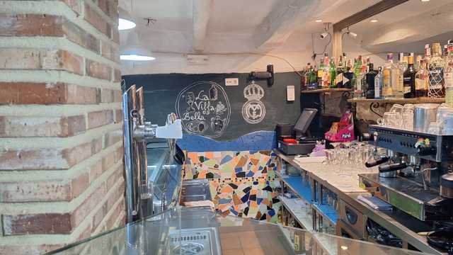 Camarero/a y Ayudante/a de Cocina