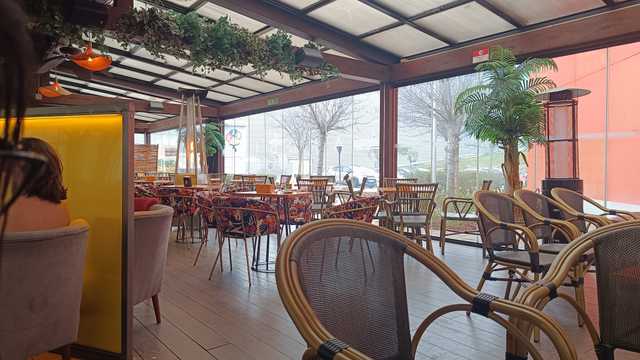 Ayudante de Camarero/a