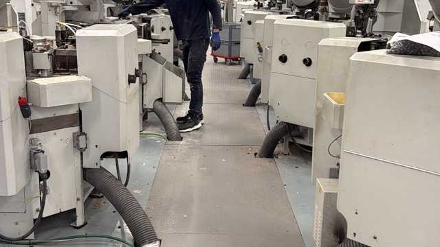 Técnico en maquinaria de producción de botones