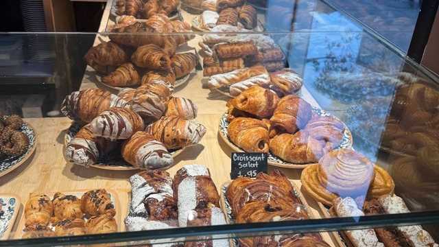 Dependiente/a de cafetería y panadería con experiencia
