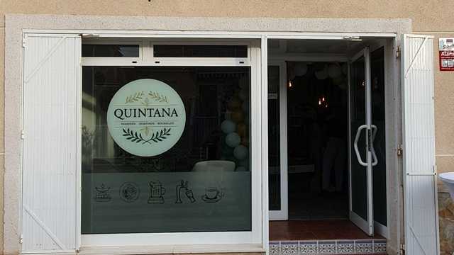 Camarero/a y Ayudante/a de Cocina