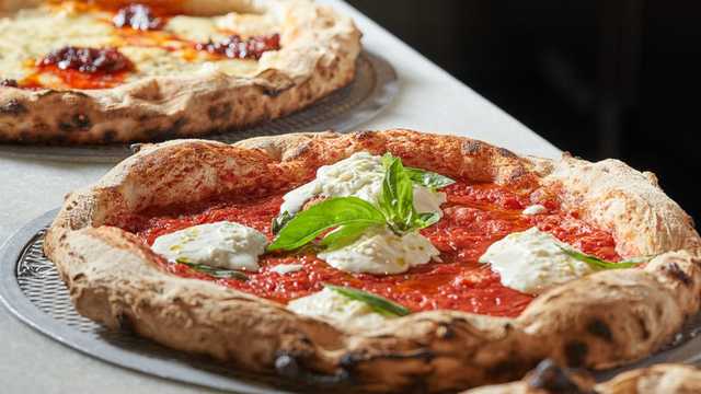 Extra Camarero Fiestas de Elche | 10€ netos/hora | Infraganti Pizza