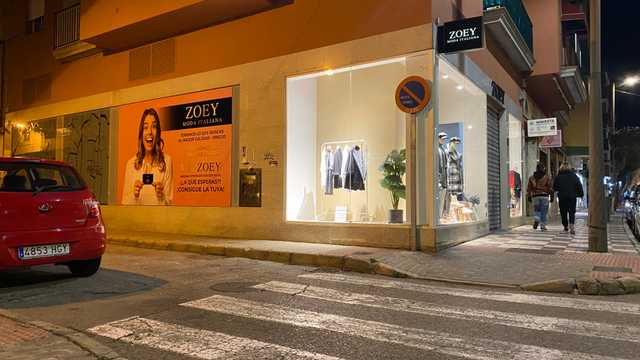 Dependienta moda mujer