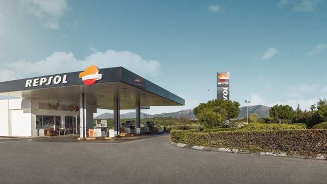 empleado gasolinera