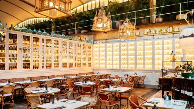 🥗 ÚNETE A LA PARADA COMO AYUDANTE DE CAMARERO