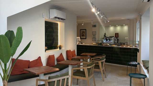 Camarero/a y Dependiente/a