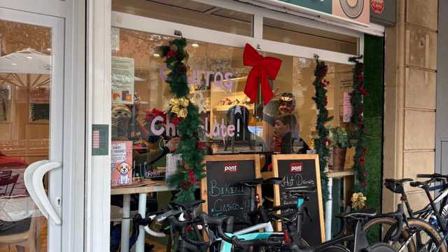 Camarero/a de Barra y Ayudante de Cocina